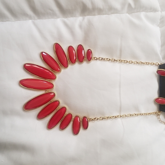 Necklace with earrings set brand new, never used - Picture 2 of 5